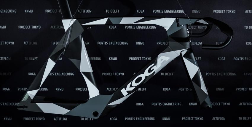 Meer dan anderhalf jaar aan onderzoeken en tests resulteert in de onthulling van het prototype van de nieuwe KOGA baanfiets. De Road to Tokyo kan beginnen.